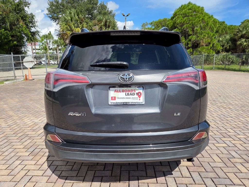 Used 2016 Gray Toyota LE image 10