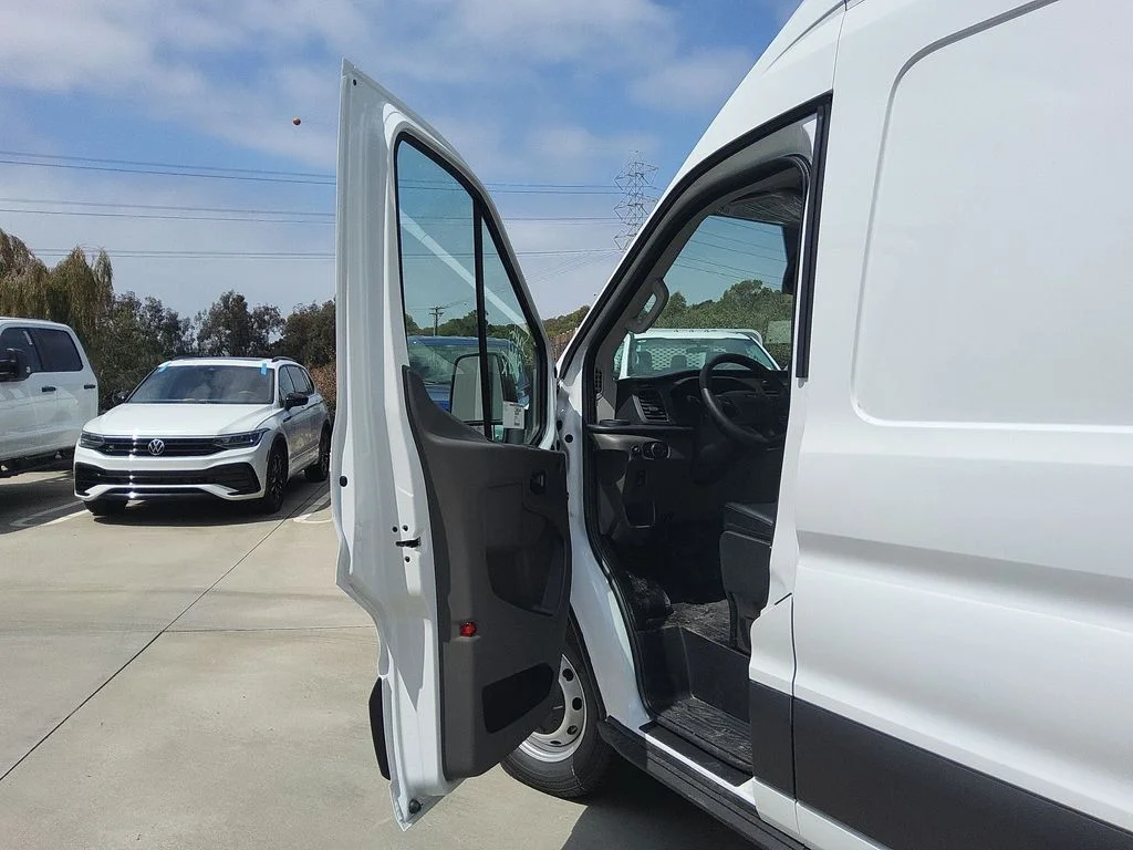New 2026 Oxford White Ford Base image 4