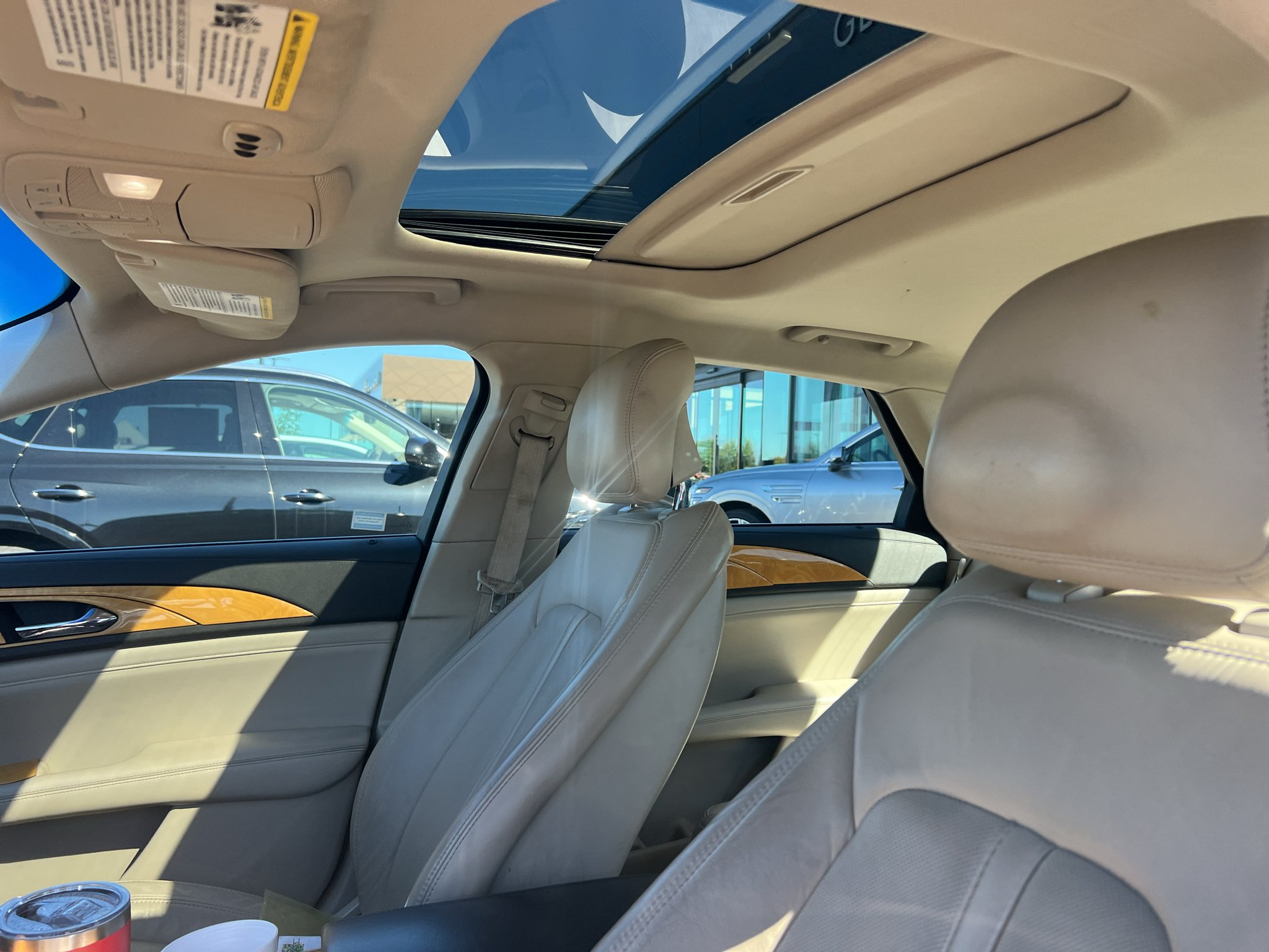 Used 2017 Jade Green Metallic Lincoln Reserve image 6