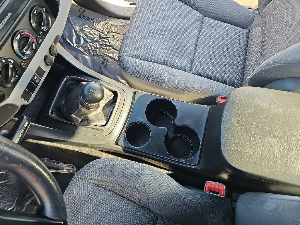 Used 2015 White Toyota Base image 22