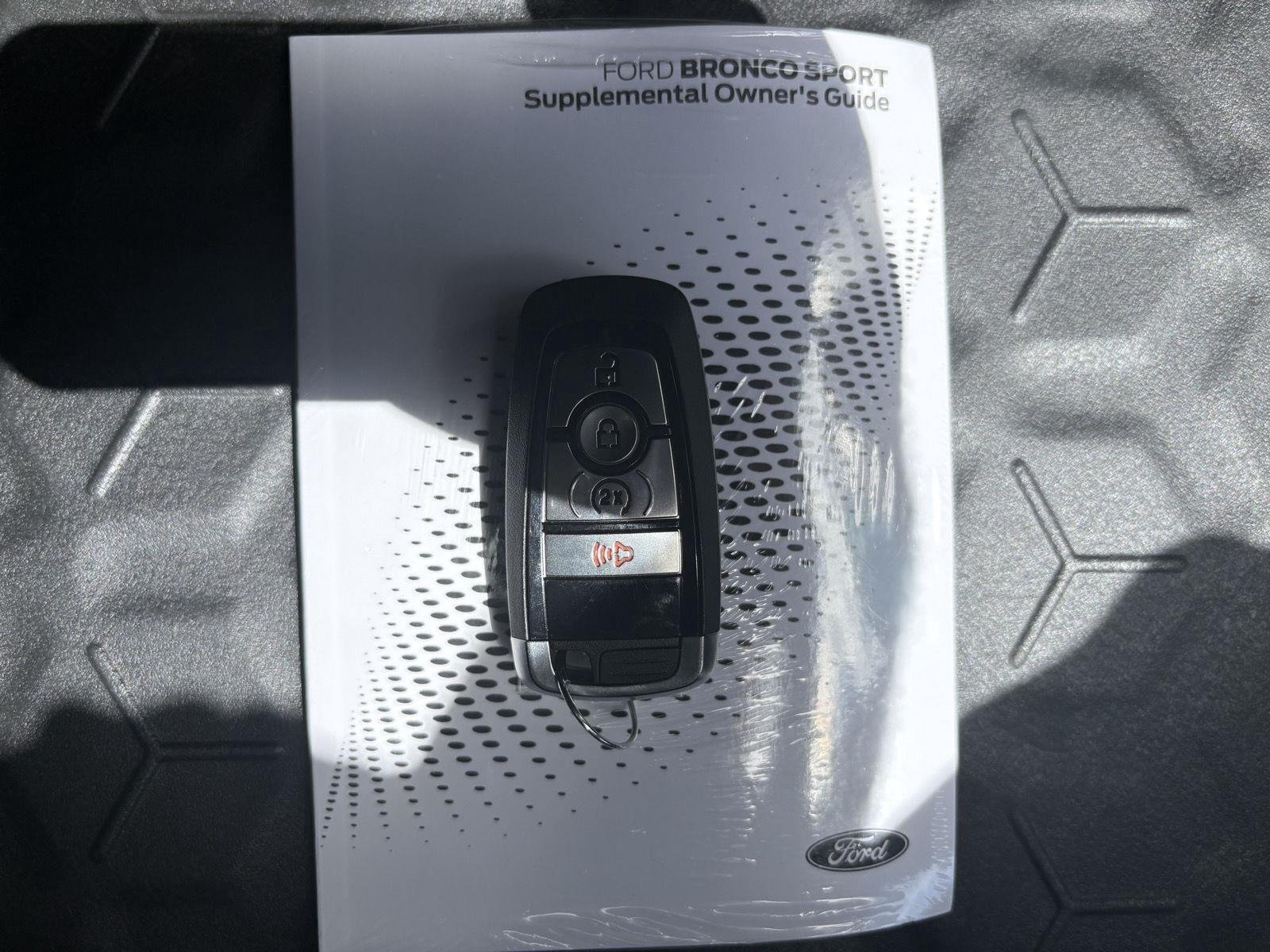 New 2026 Azure Gray Metallic Tri-Coat Ford Badlands image 21