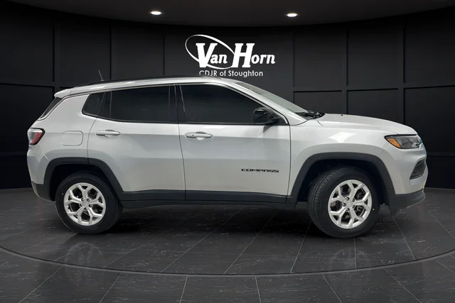 Used 2024 Silver Jeep Latitude image 8
