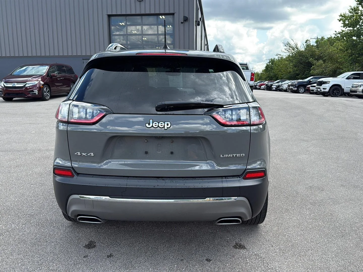 Used 2022 Sting-Gray Clearcoat Jeep Limited image 4