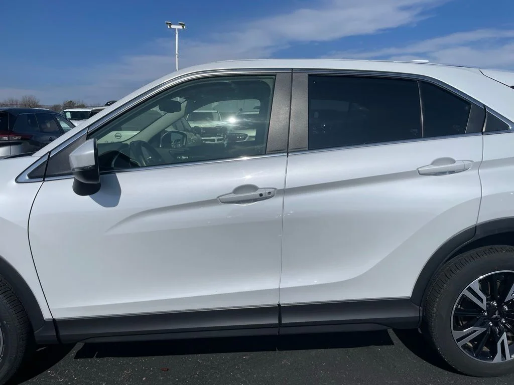 Used 2024 Silver Mitsubishi SE image 35