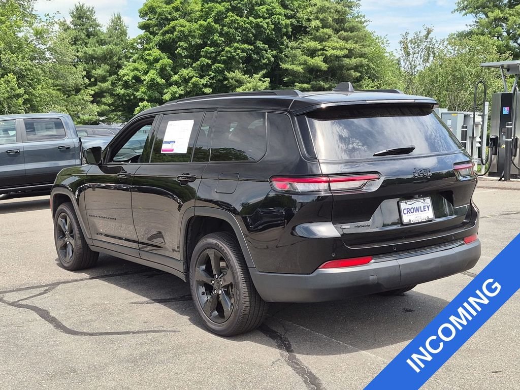 Used 2023 Black Jeep Altitude image 5
