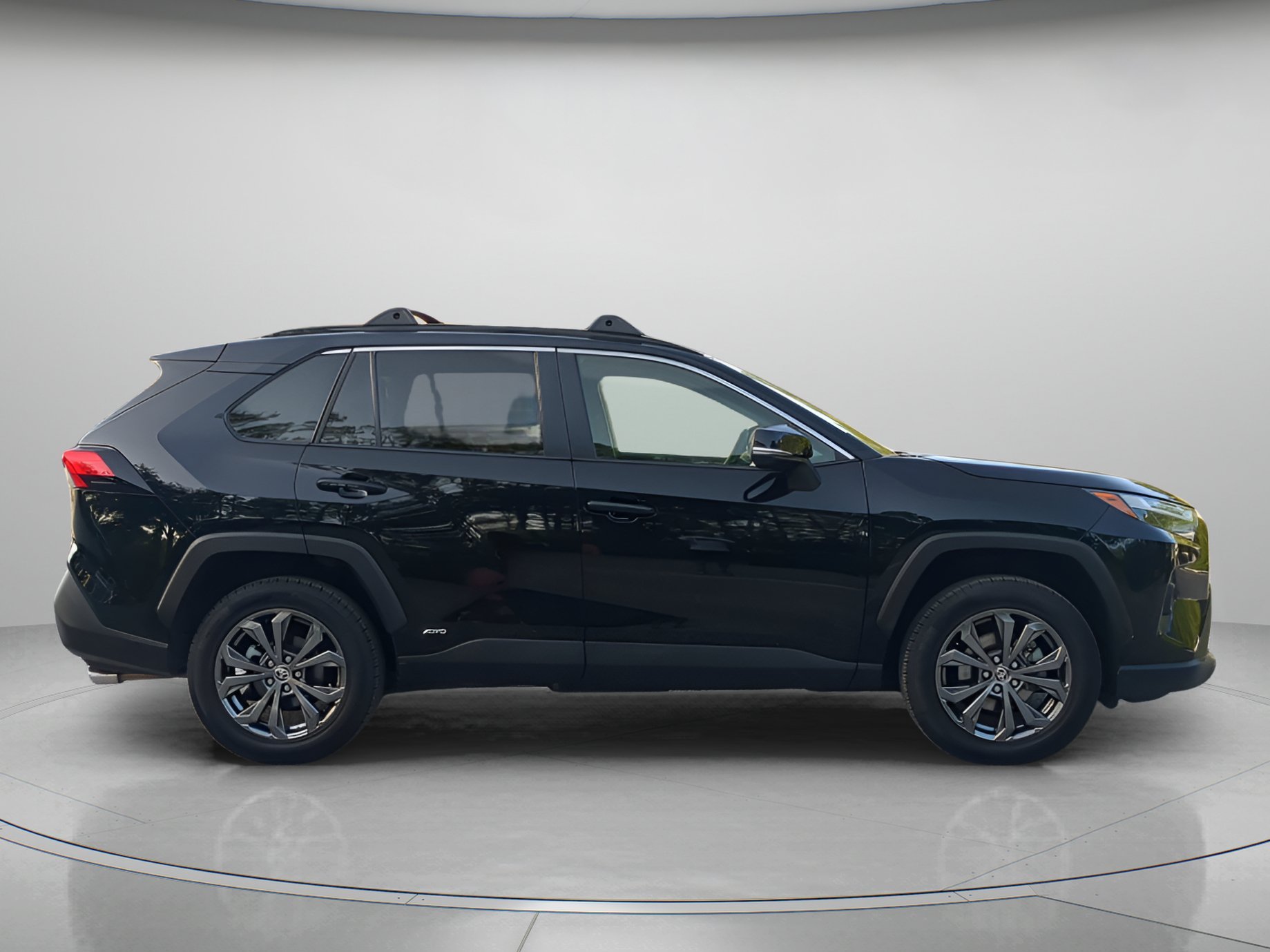 Used 2023 Midnight Black Metallic Toyota Hybrid XLE Premium image 38