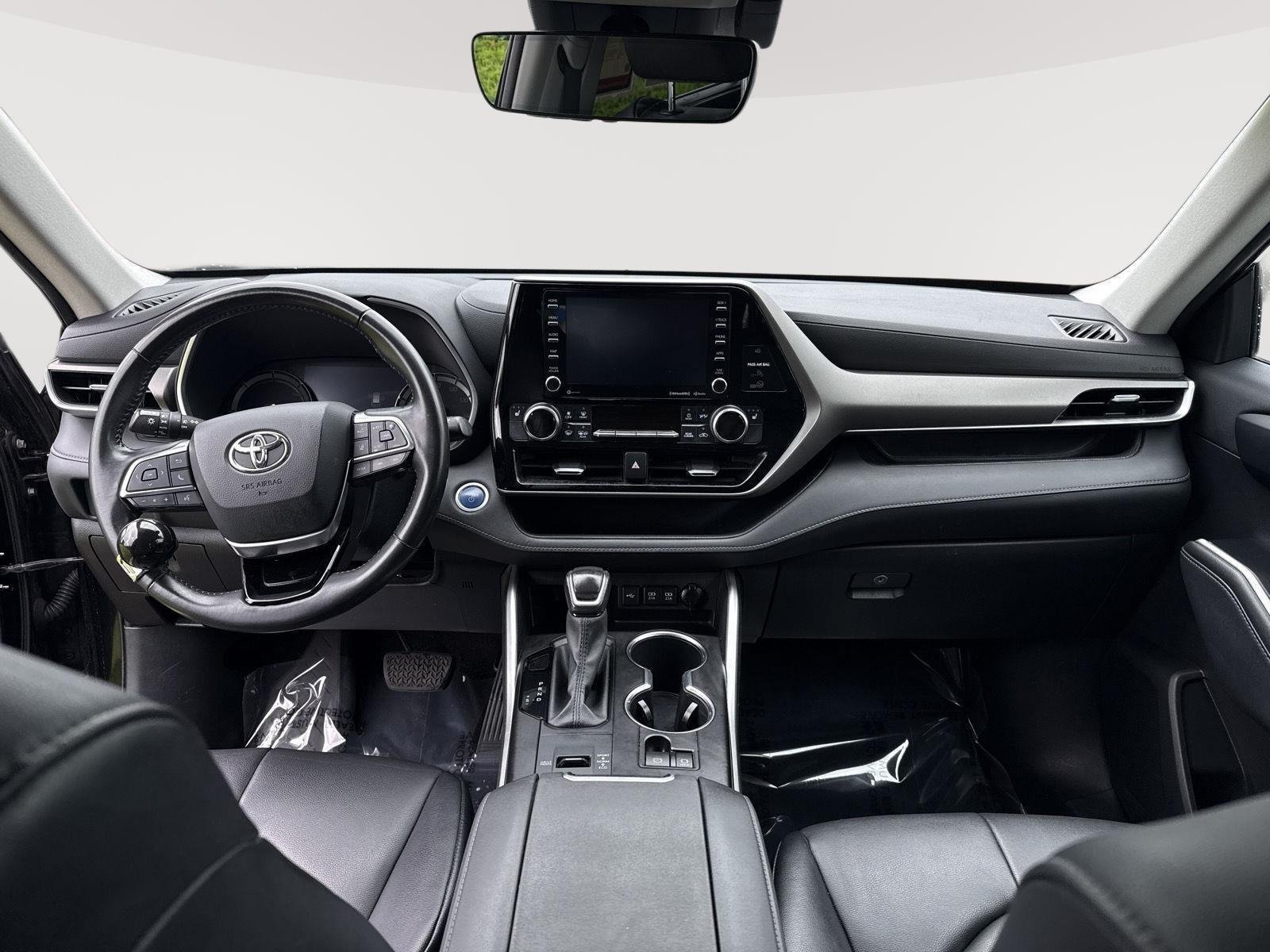 Used 2020 Midnight Black Metallic Toyota XLE image 29