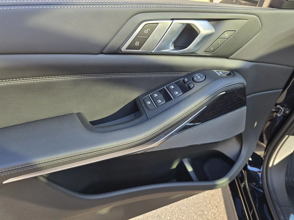 Used 2026 Black BMW sDrive40i image 17
