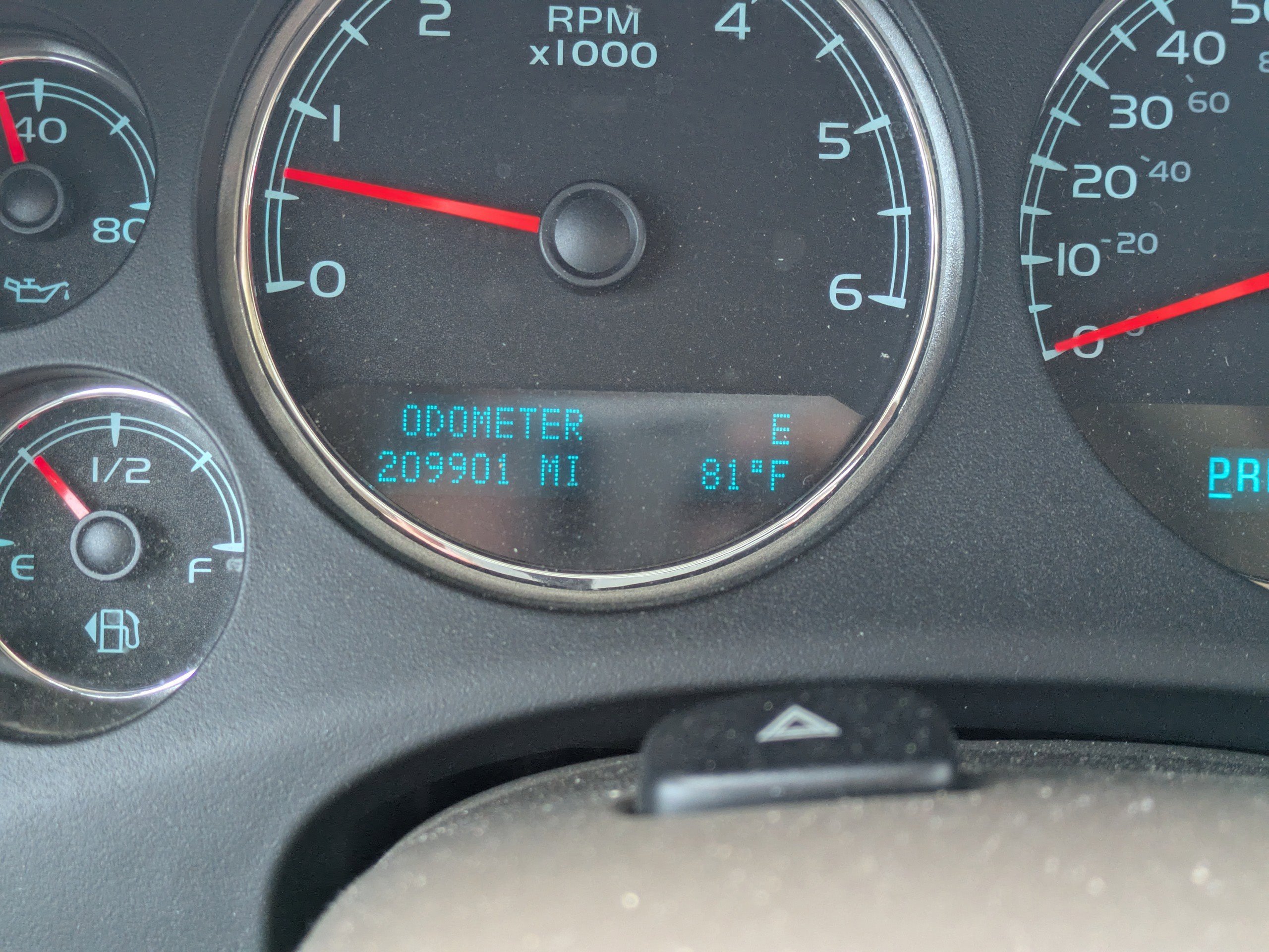 Used 2014 Champagne Silver Metallic Chevrolet LT image 28