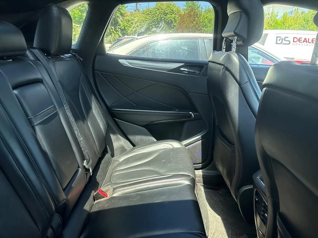 Used 2017 Black Lincoln Reserve image 19