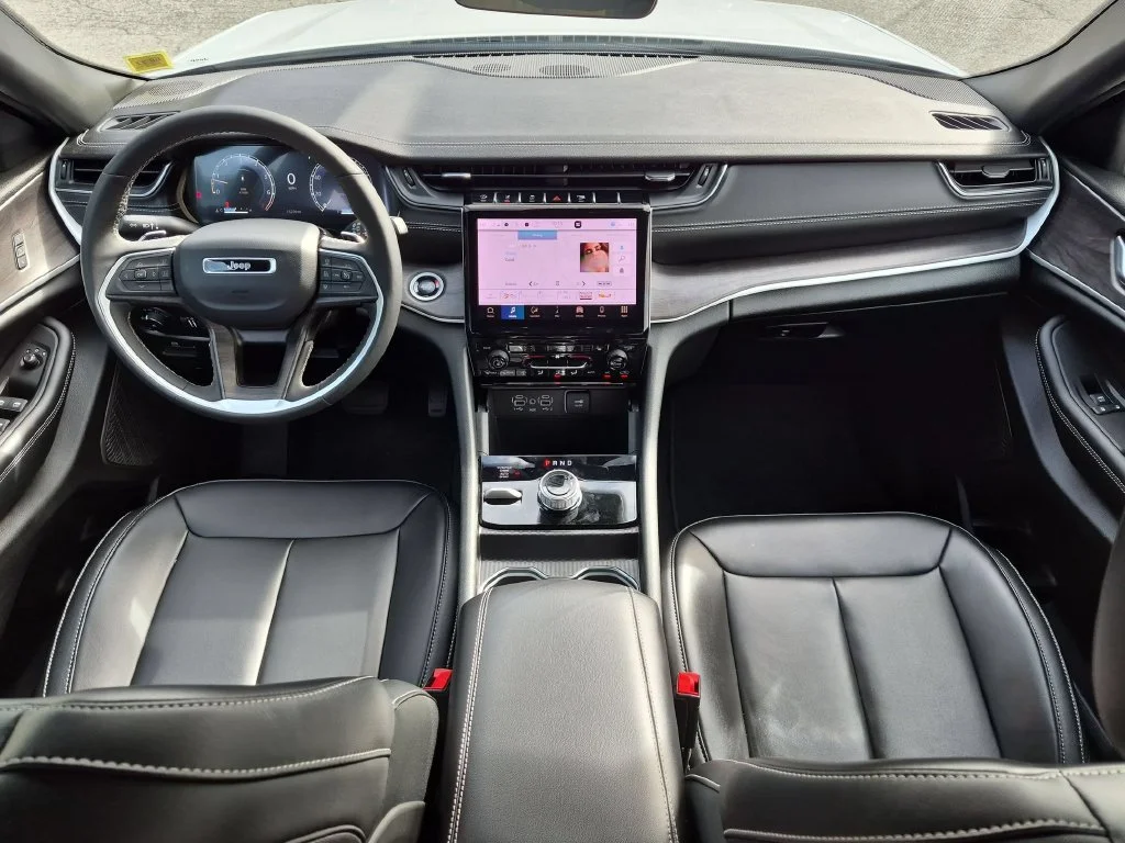 Used 2025 White Jeep Limited image 22