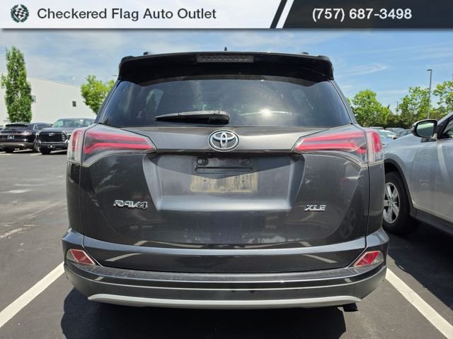 Used 2018 Magnetic Gray Metallic Toyota XLE image 5