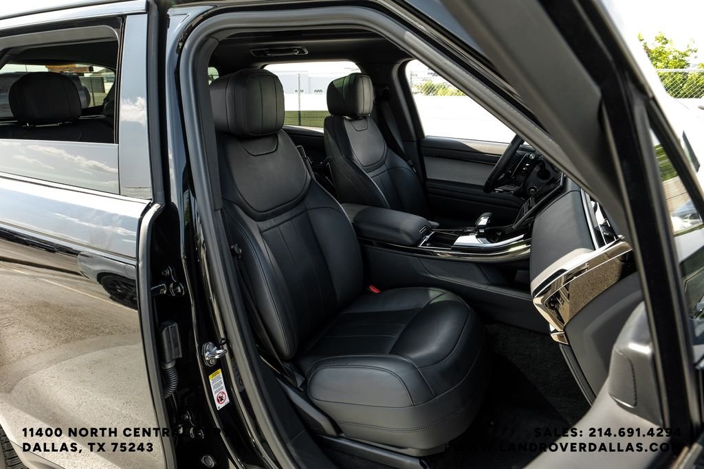 Certified Used 2025 Santorini Black Metallic Land Rover SE image 34