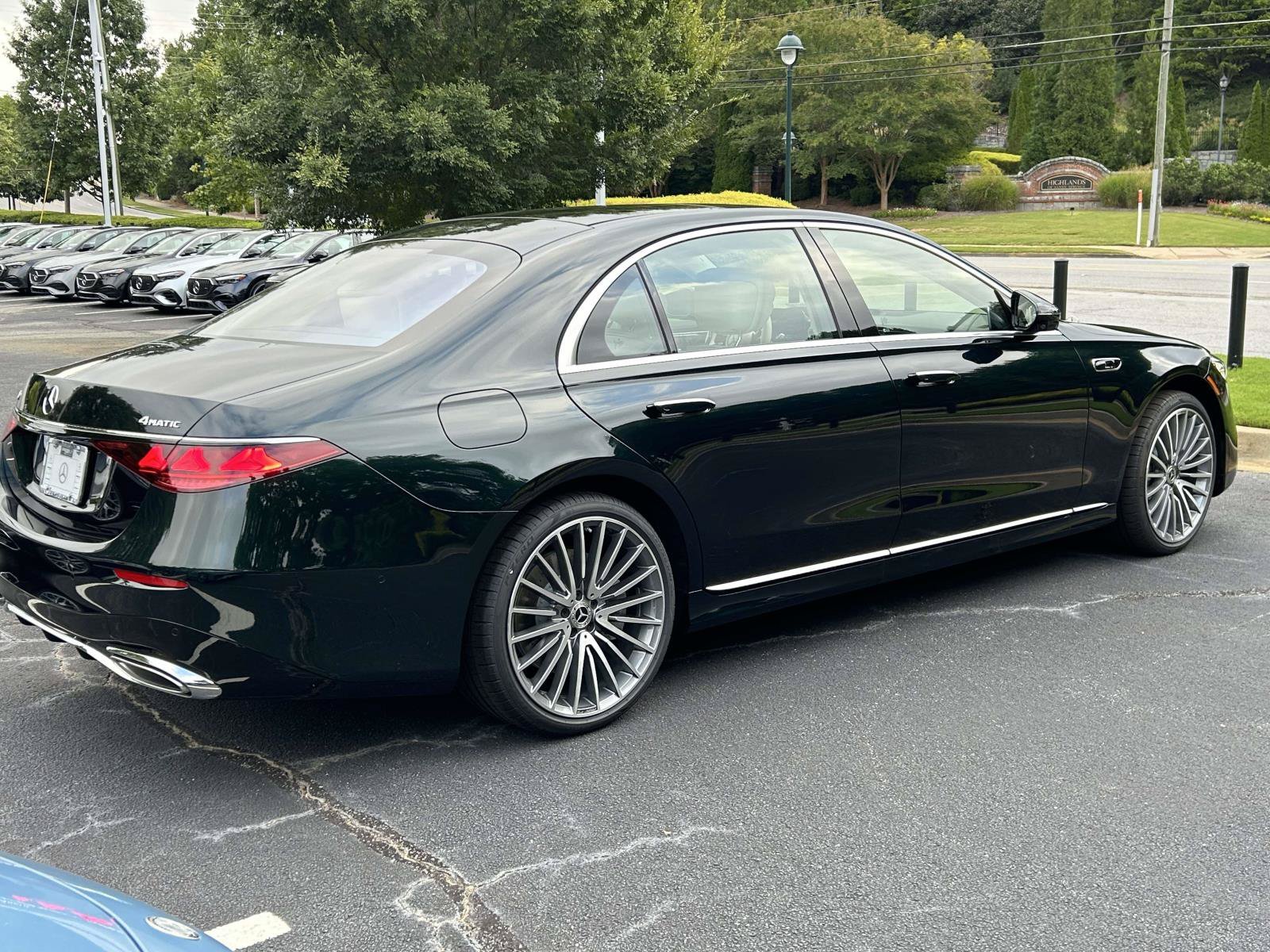 New 2027 Emerald Green Metallic Mercedes-Benz S 580 4MATIC® Sedan image 6