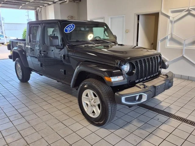 2023 Jeep Gladiator Sport S's photo