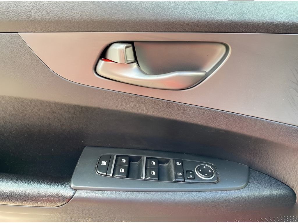 Used 2020 Currant Red Kia LXS image 19