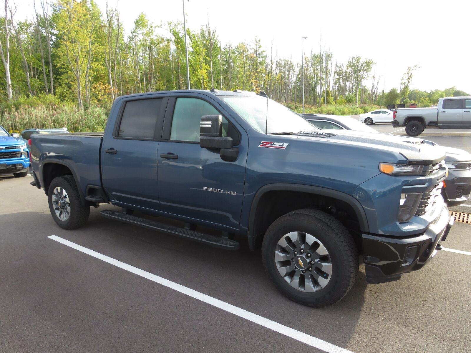 Used 2025 Lakeshore Blue Metallic Chevrolet Custom image 4