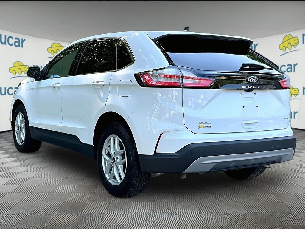 Used 2022 Oxford White Ford SEL image 4