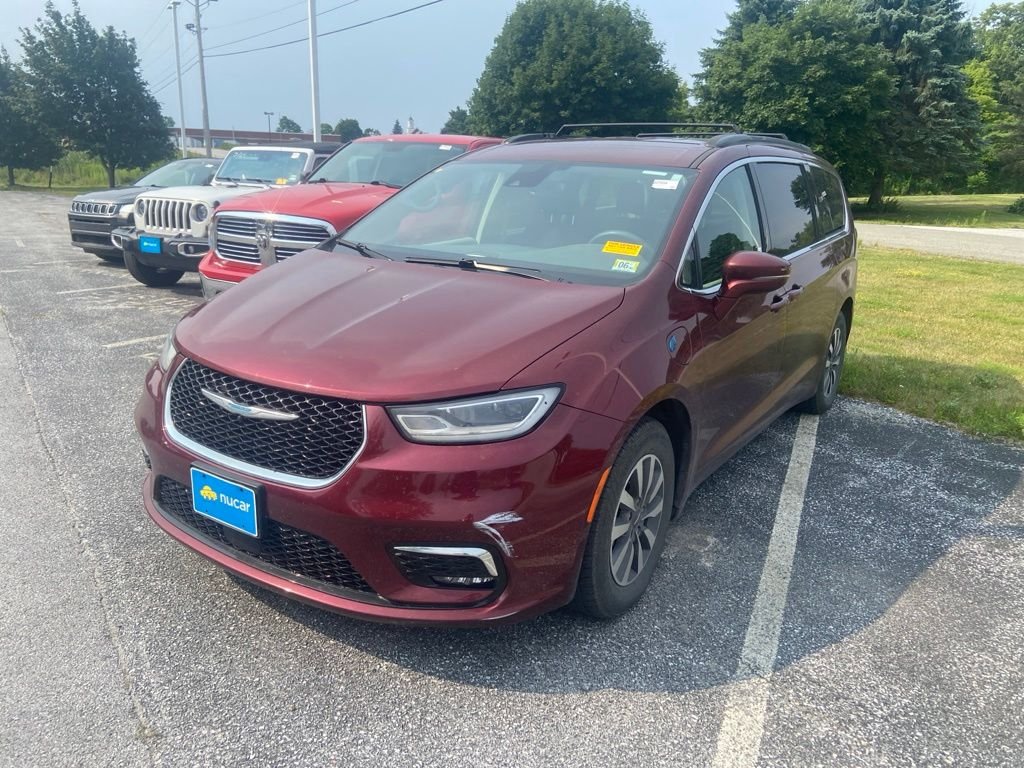Used 2021 Velvet Red Pearlcoat Chrysler Touring image 3