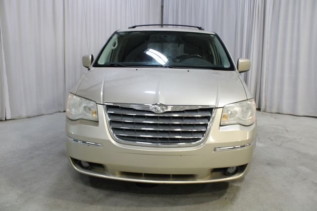 Used 2010 Gold Chrysler Touring image 33