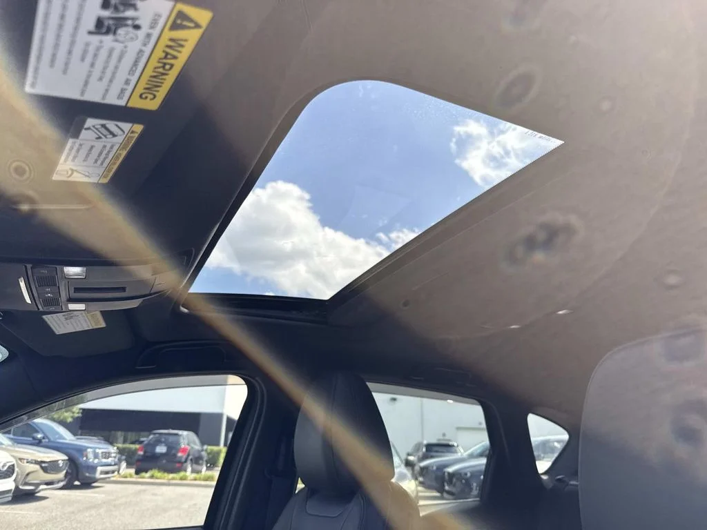Used 2019 Silver Mazda Signature image 28