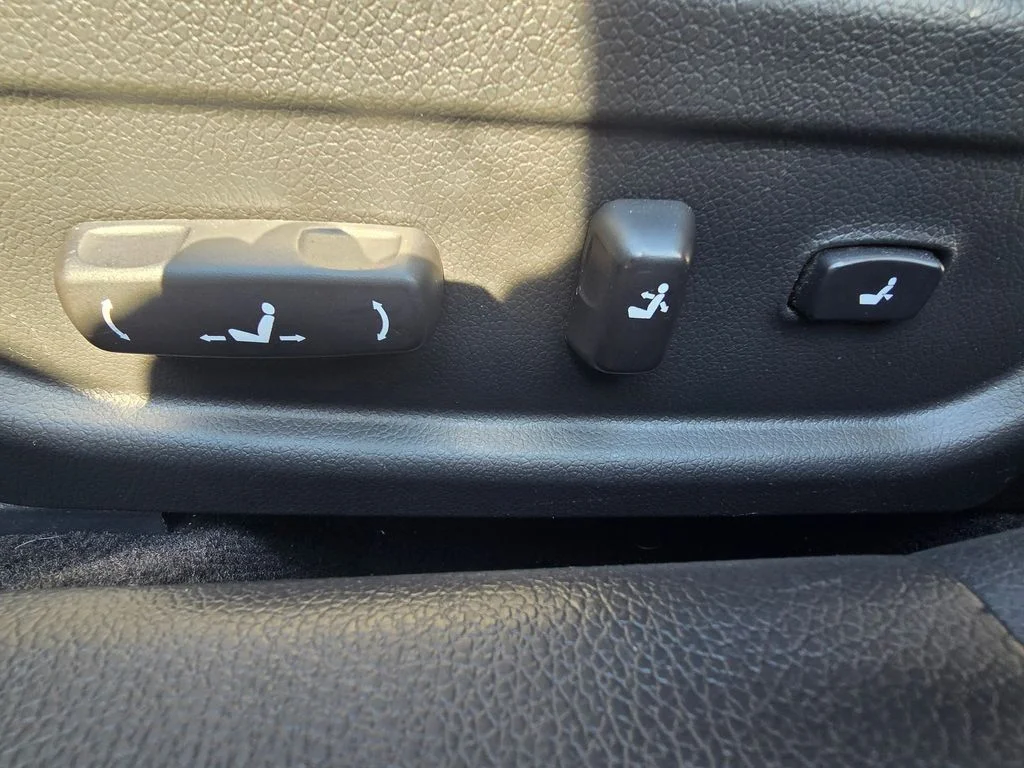 Used 2013 Silver Kia EX image 17