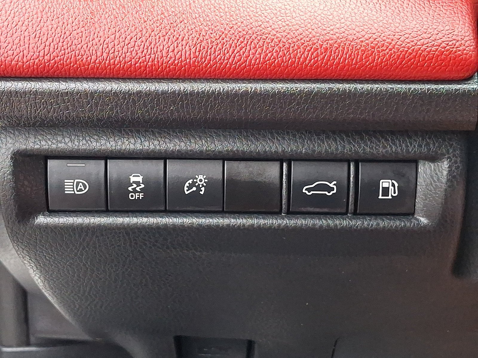 Used 2025 Ice Cap Toyota LE image 25