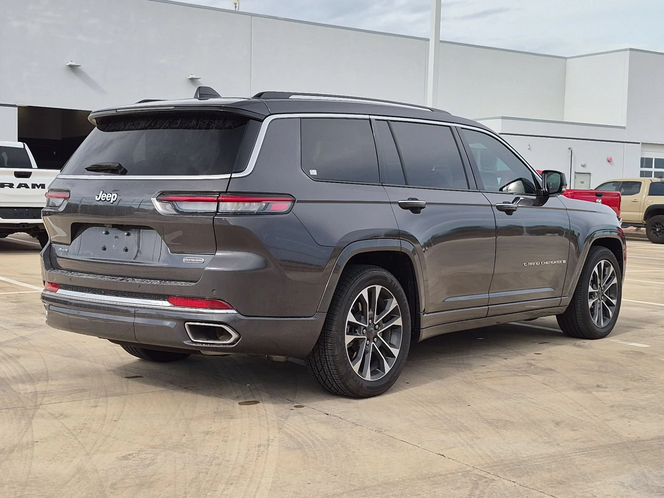 Used 2023 Gray Jeep Overland image 3