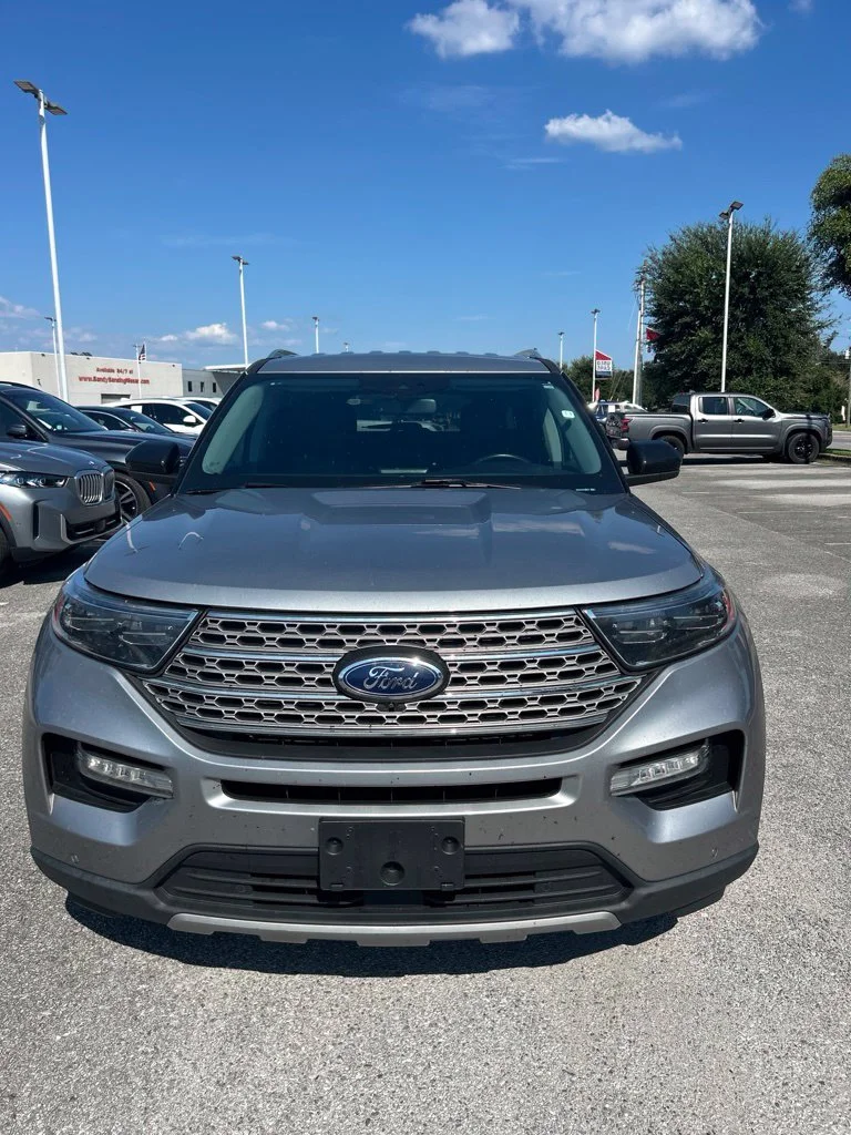 Used 2023 Silver Ford Limited image 1