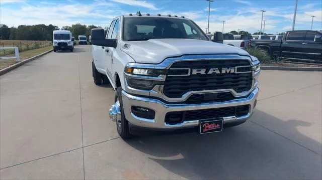 New 2026 Bright White Clear-Coat Exterior Paint RAM Tradesman image 3