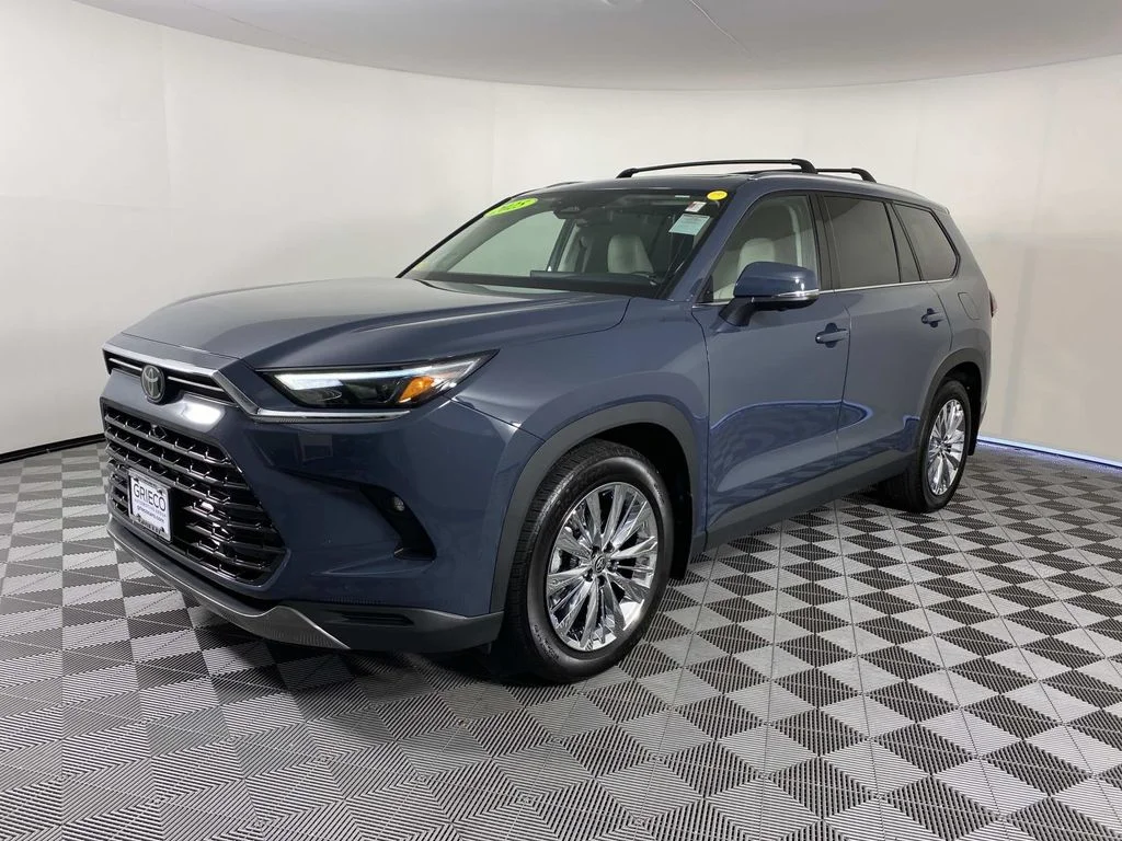 Used 2025 Cloud Toyota Platinum image 4