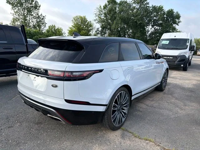 Used 2019 White Land Rover SE R-Dynamic image 8