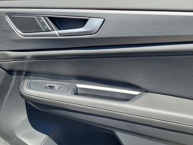 New 2026 Black Volkswagen 2.0T SE image 18