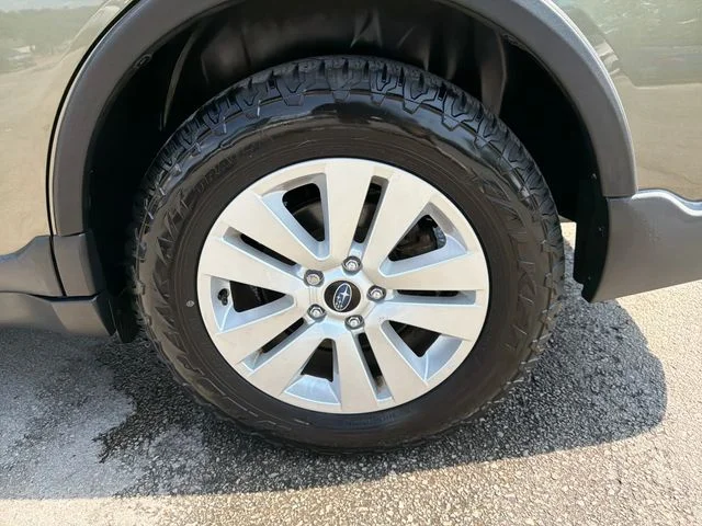 Used 2019 Green Subaru 2.5i Premium image 31