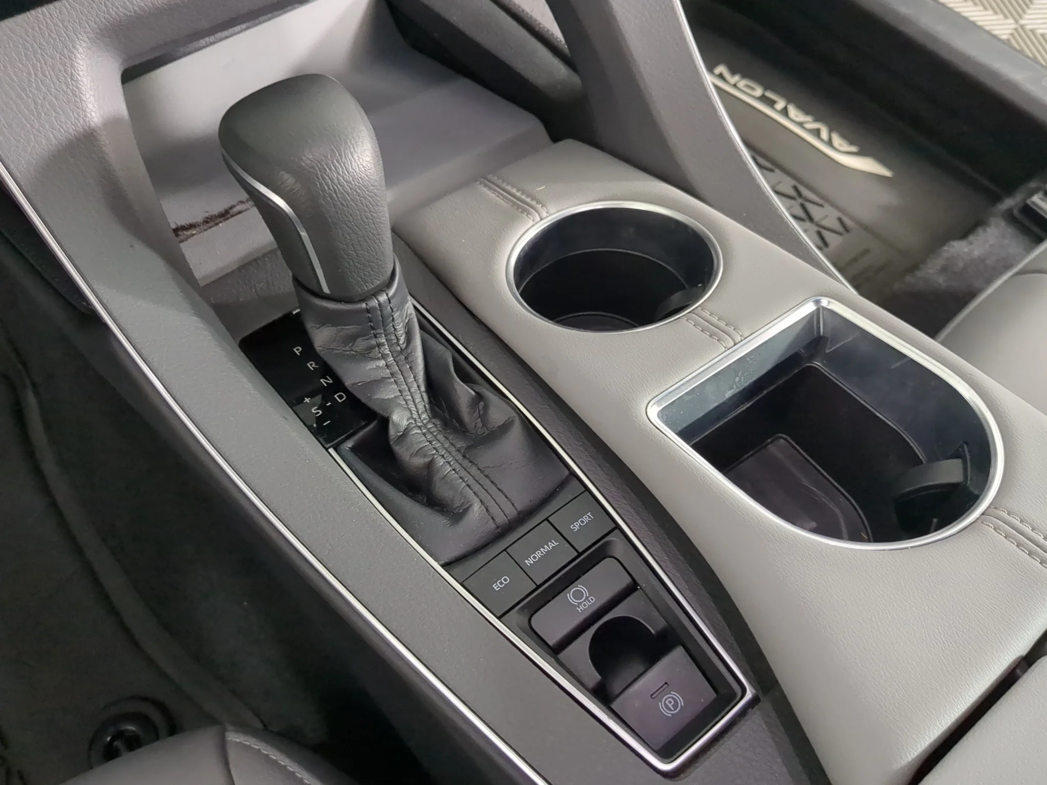 Used 2019 Wind Chill Pearl Toyota XLE image 24