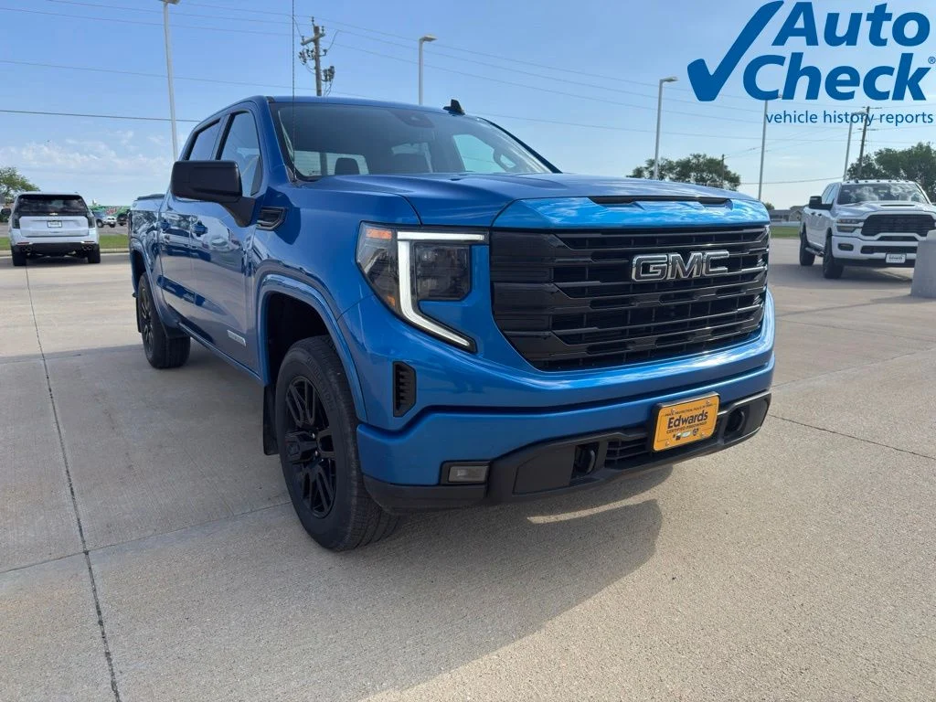 Used 2022 Blue GMC Elevation image 3