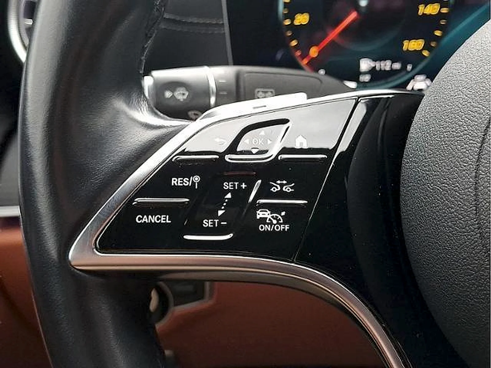 Used 2022 Obsidian Black Metallic Mercedes-Benz 4MATIC® image 14
