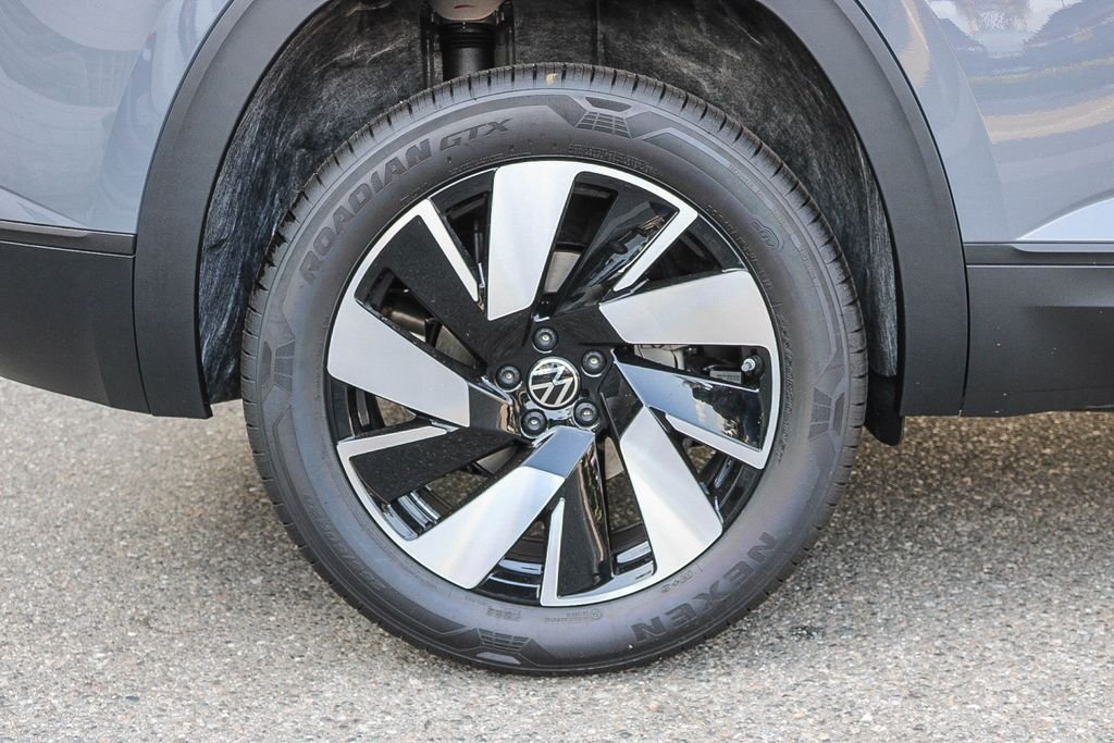 New 2026 Gray Volkswagen 2.0T SE w/Technology image 10