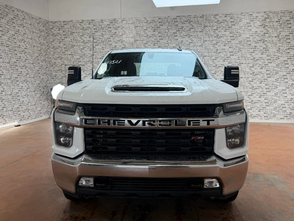 Used 2022 White Chevrolet LT image 2
