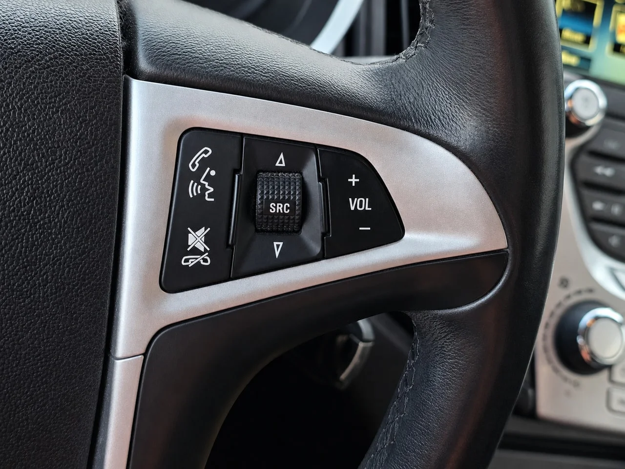 Used 2015 Sea Grass Chevrolet LT w/1LT image 23