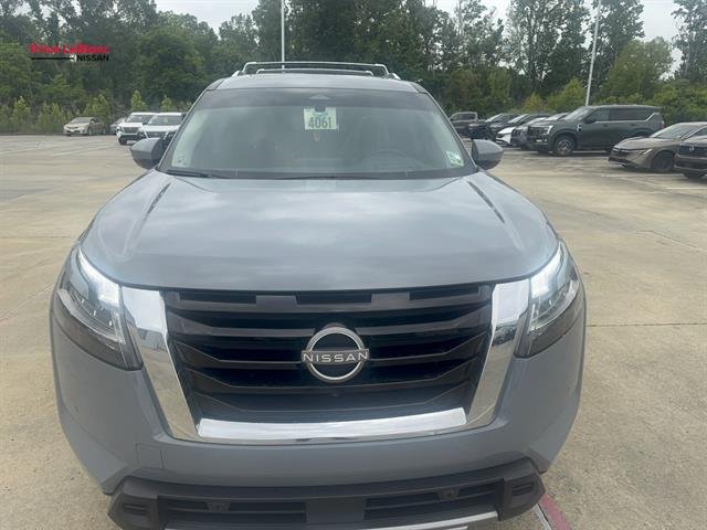 2024 Nissan Pathfinder Platinum 2WD's photo
