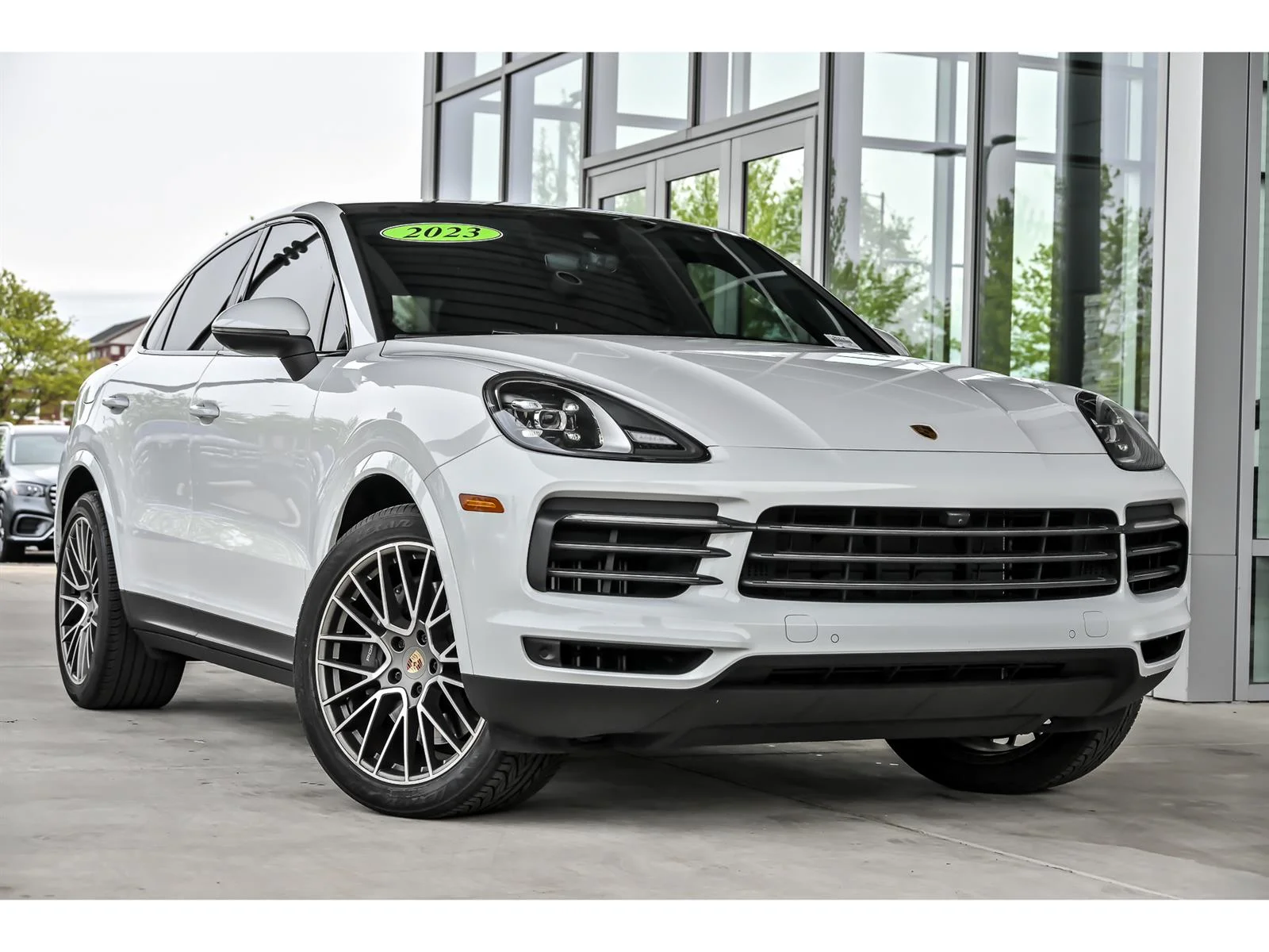 2023 Porsche Cayenne Platinum Edition's photo