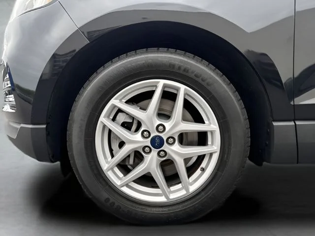 Used 2022 Black Ford SEL image 20