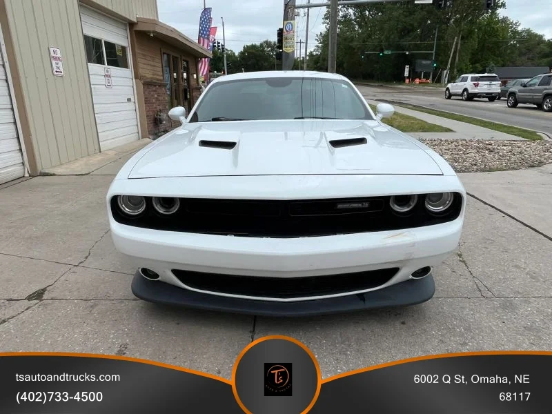 Used 2016 White Dodge R/T Scat Pack Coupe 2D image 4