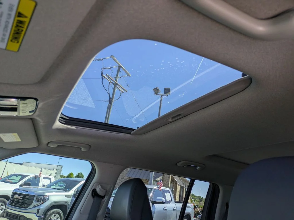 Used 2025 Rockwood Green Hyundai Limited image 21