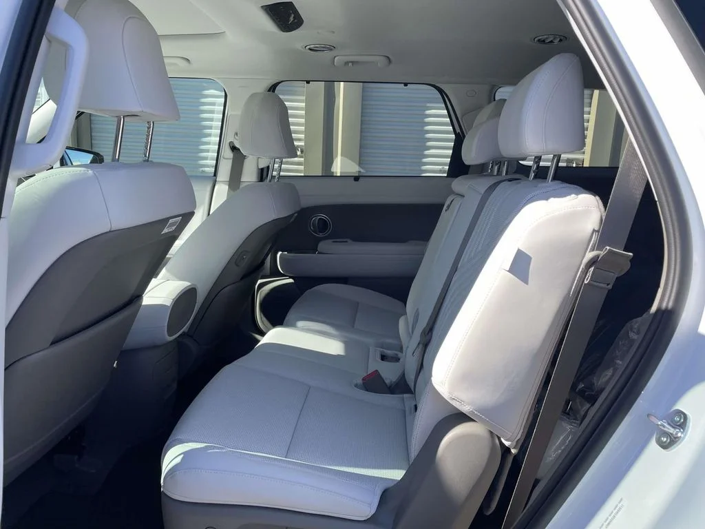 New 2026 White Hyundai SEL Premium image 11