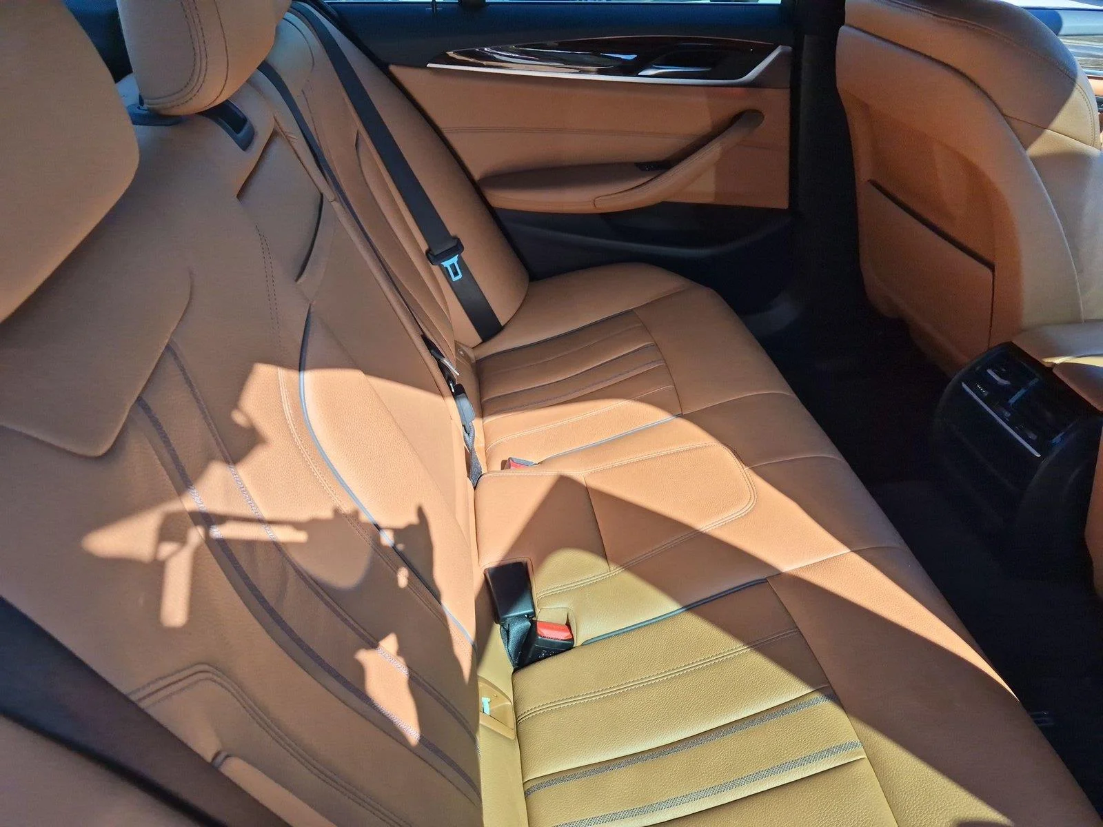 Used 2019 Mineral White Metallic BMW 530i xDrive image 36