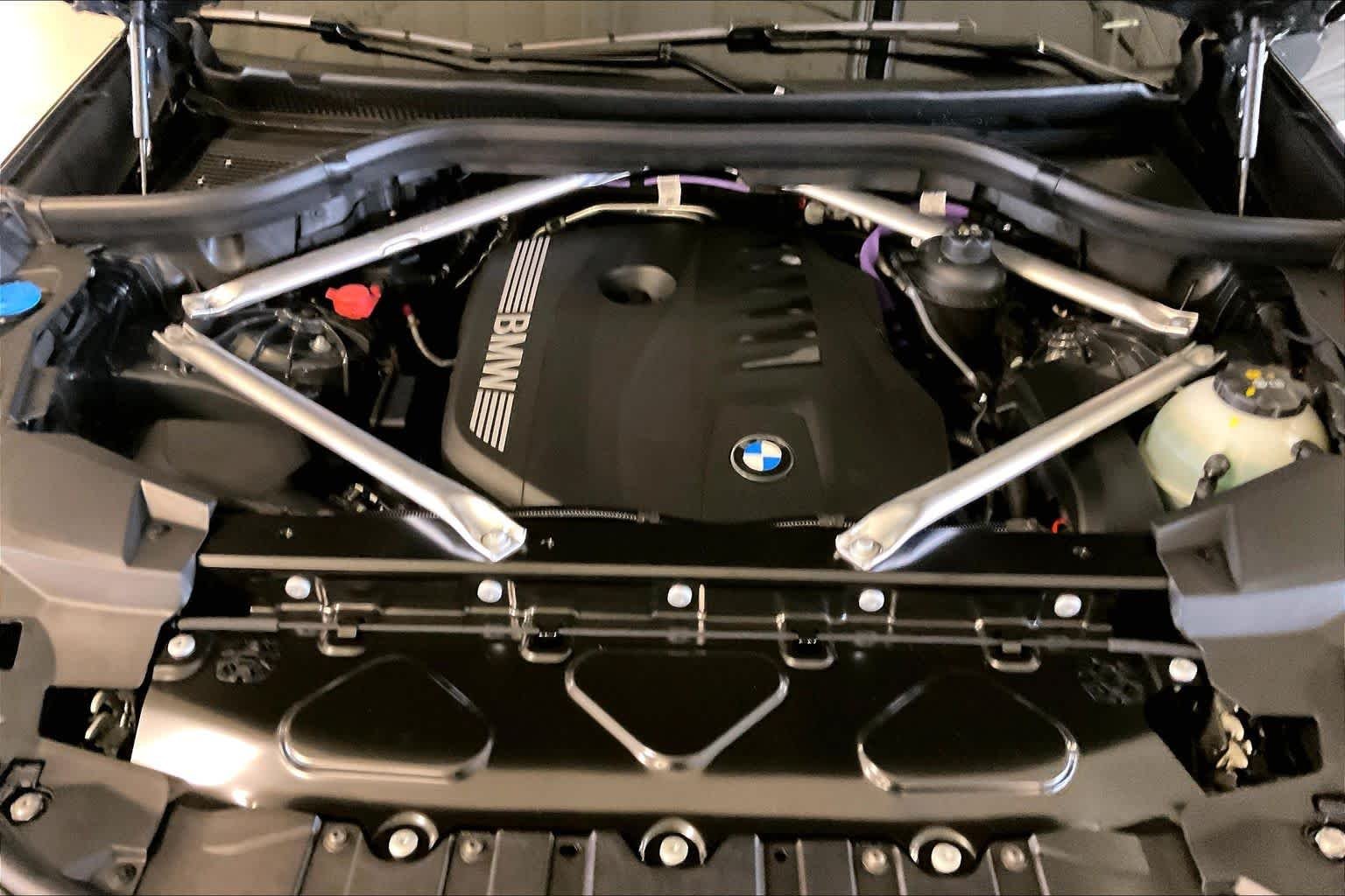 New 2026 Dravit Grey Metallic BMW xDrive40i image 16