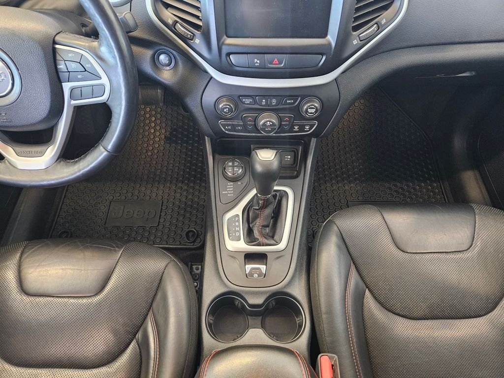 Used 2018 Bright White Clearcoat Jeep Trailhawk image 20