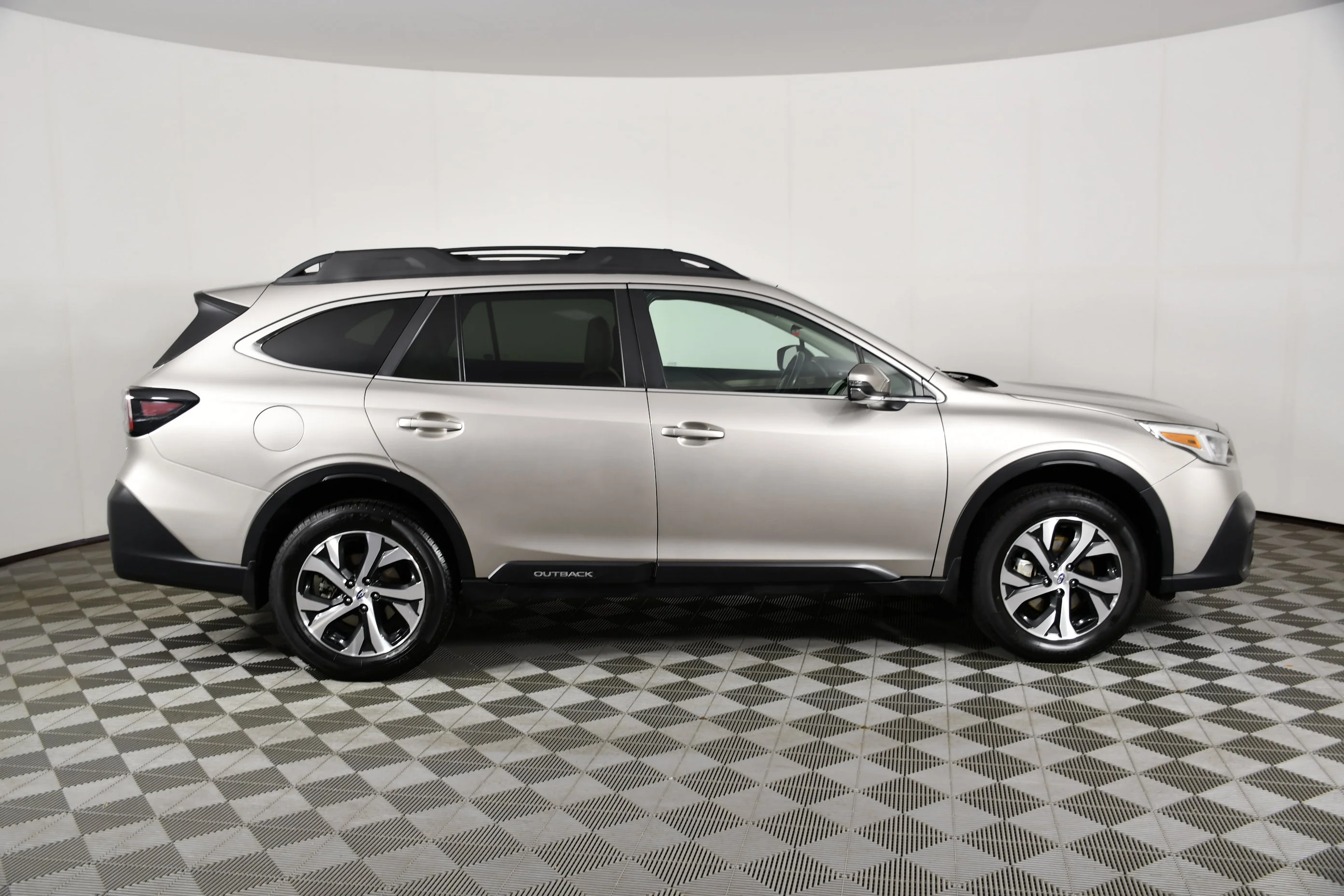 Used 2020 Tungsten Metallic Subaru Limited image 5